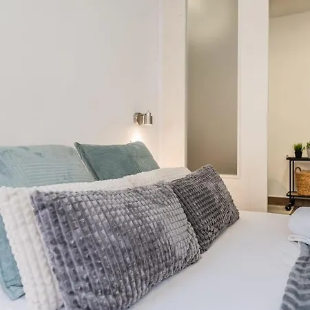 Lxr Neptuno Renovated And Pool Apartamento